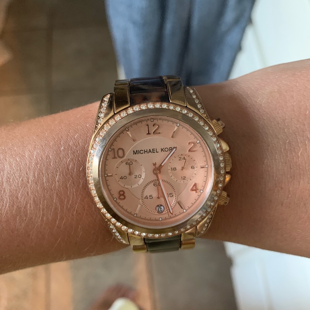MK WATCH - Picture 2 of 4